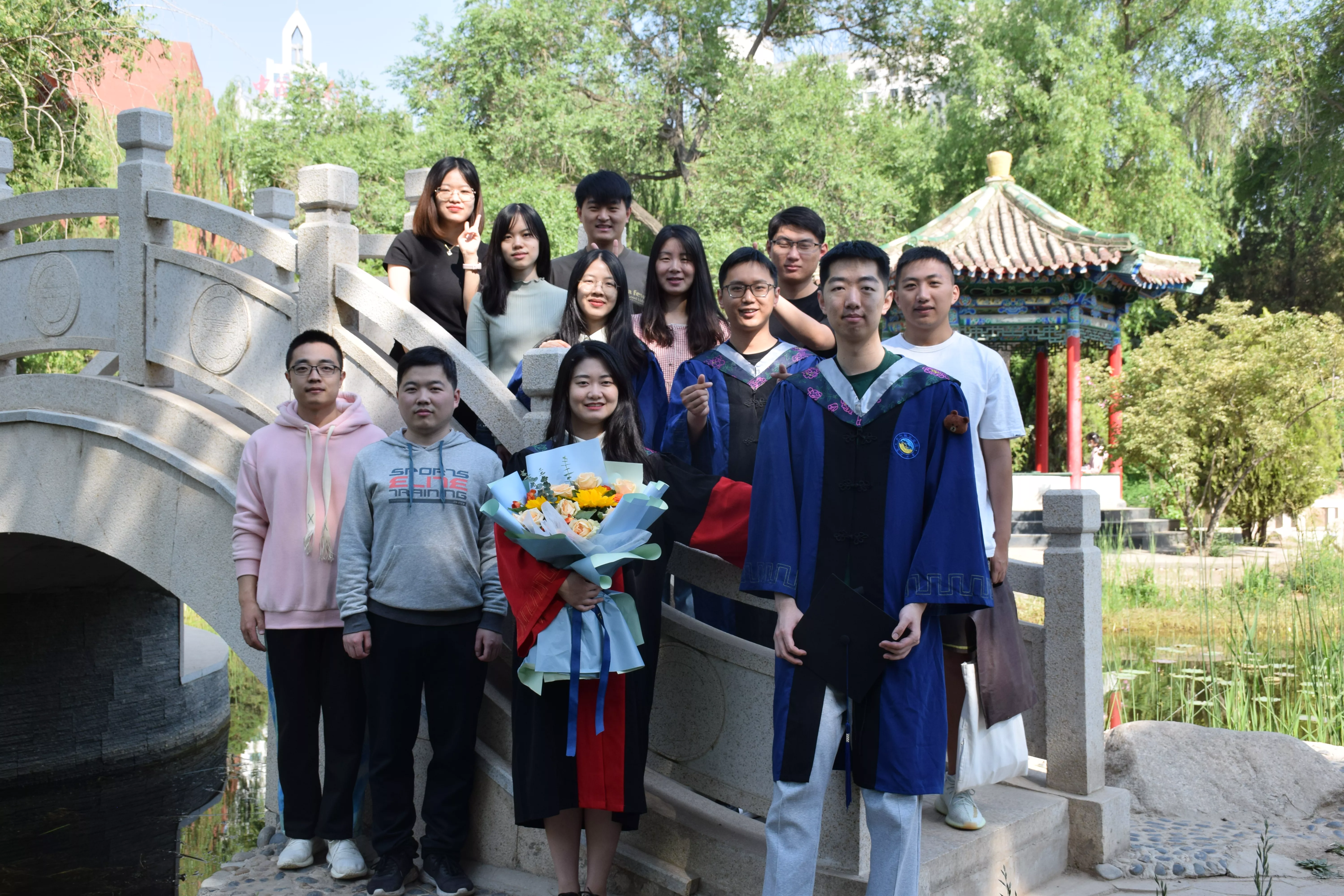 毕业学生合影-2